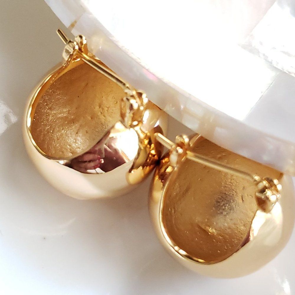 New! Basket Of Gold Hoop Earrings - Picture 4 of 11